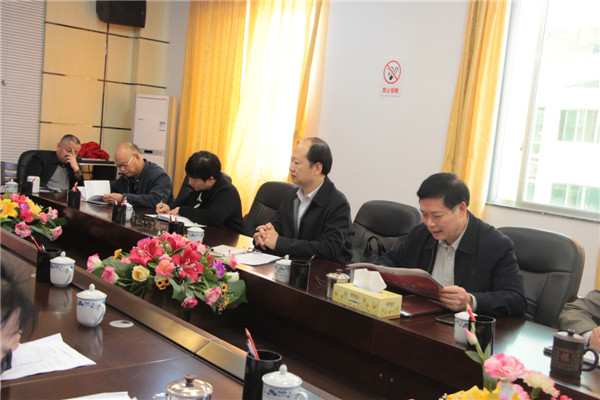 开好务虚会 抓好务实事
