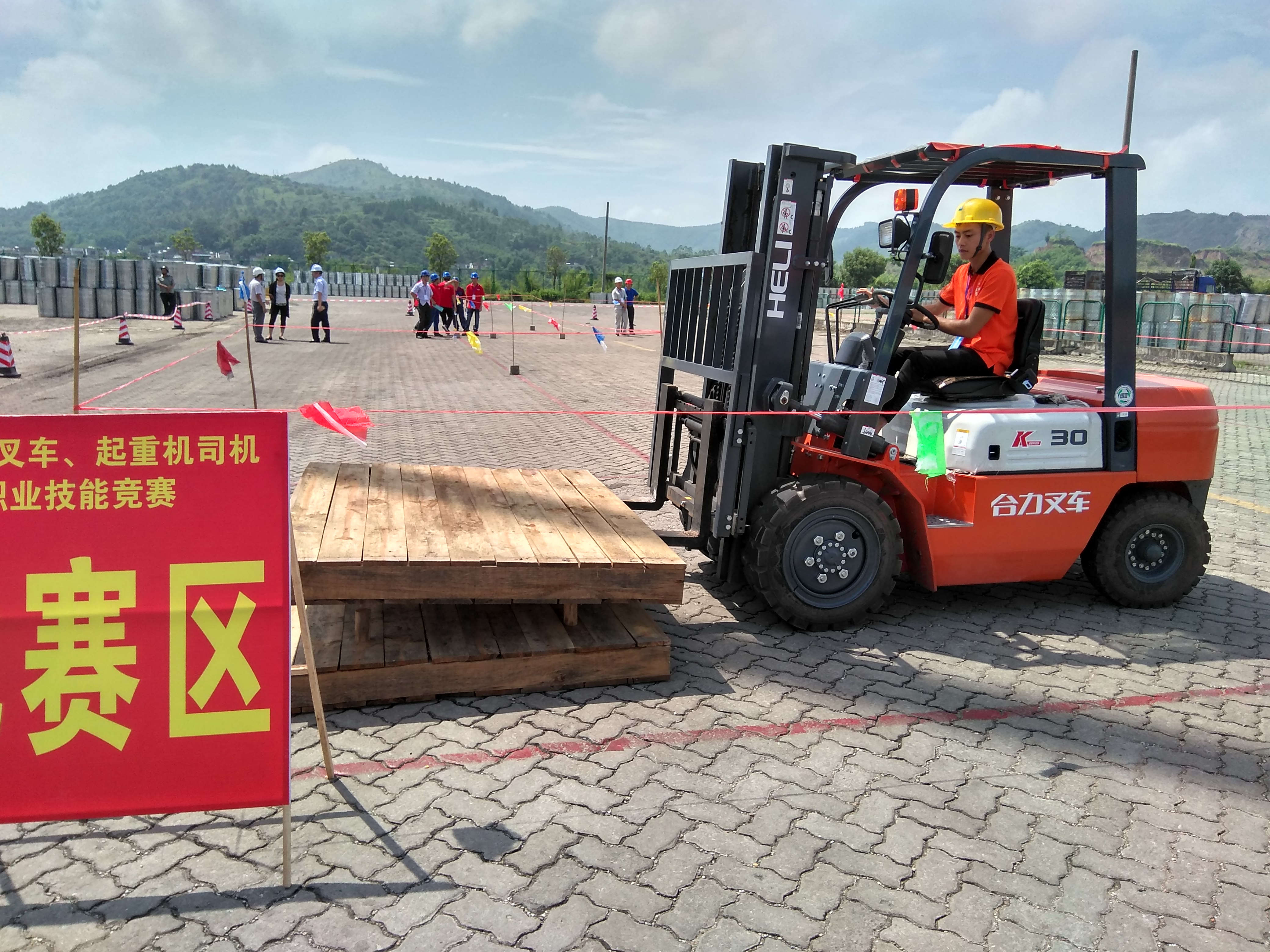 沿袭竞赛模式 培育技能翘楚