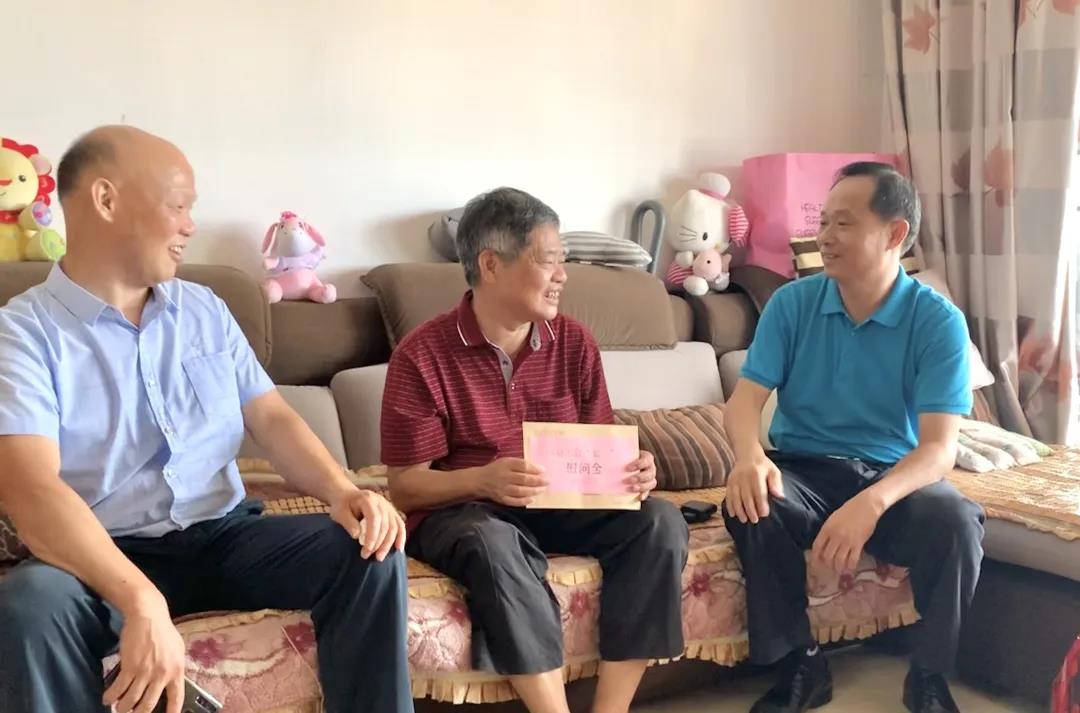 梧州市总工会开展丰富多彩党日活动庆七一