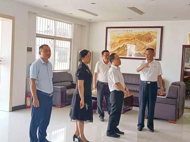 市总工会领导到岑溪市调研产业工人队伍建设工作并为基层工会干部上党课