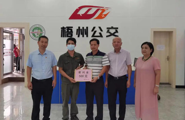 【喜迎二十大】庆丰收 迎盛会 丨梧州市总工会开展走访慰问农民工活动