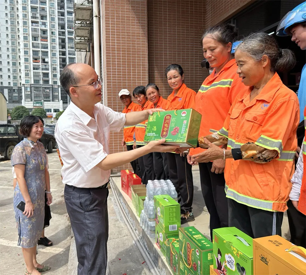 情系一线 关爱职工｜梧州市总工会持续开展送清凉慰问活动