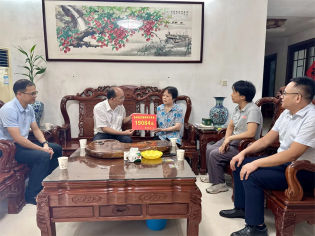 情系劳模 温暖同行｜梧州市总工会国庆中秋节前走访慰问困难劳模代表