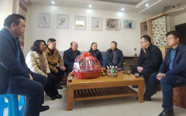 慰问一线 情暖职工丨自治区总工会慰问团到梧州市开展2026年元旦春节送温暖慰问活动
