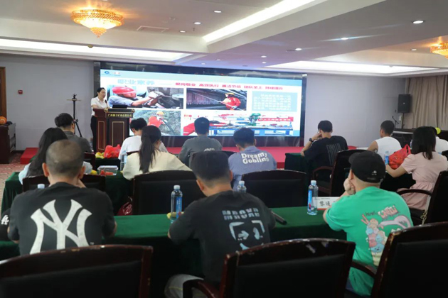 广西佛子矿业有限公司工会为新员工上好“入会第一课”