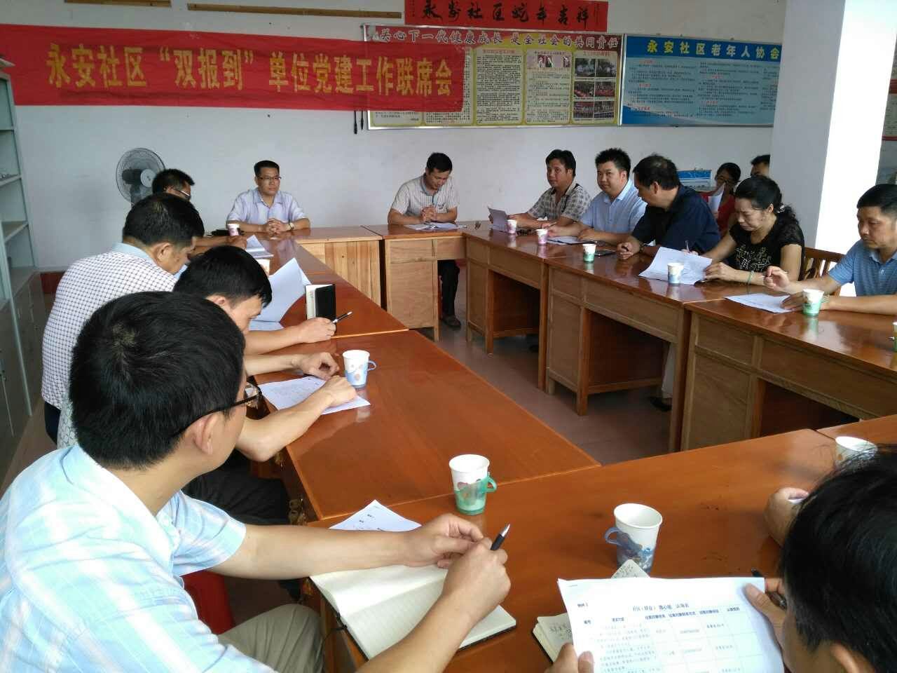 蒙山县教育局在职党员进社区参加庆“七一”系列活动