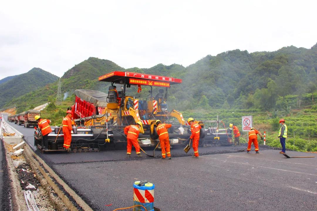 蒙山县总工会贺巴高速公路蒙山段在有序复工