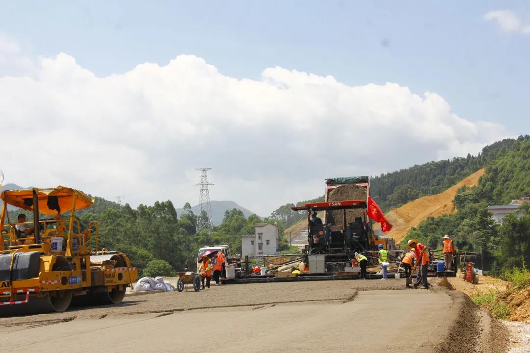蒙山县总工会模范引领加快荔玉高速公路蒙山段施工进度