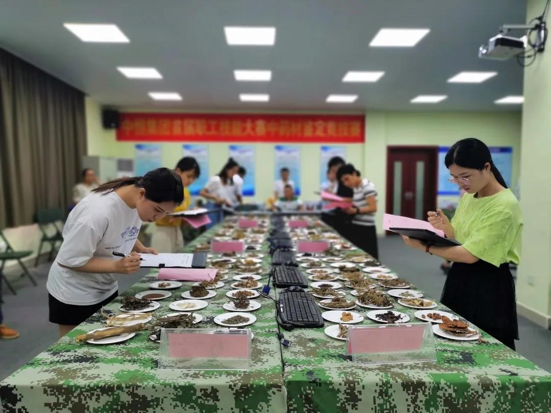 梧州邮政分公司开展送清凉慰问活动