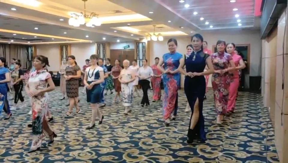 佛子矿工会开展“女子学堂”礼仪培训