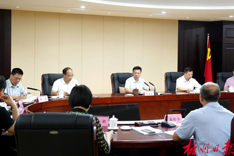 以战斗姿态科学应对汛情 与时间赛跑筑牢安全屏障丨蒋连生主持召开市防汛抗洪总指挥部第一次会议