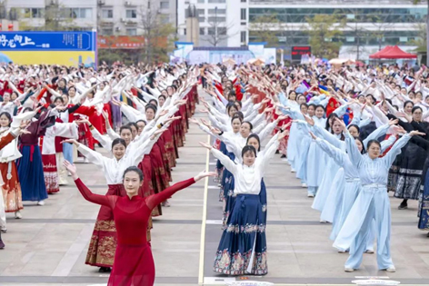 【跟党奋进新征程 巾帼建功新时代】梧州市第十二届妇女国风趣味体育运动会暨“梧家巧姐姐”国潮集市，精彩绽放！