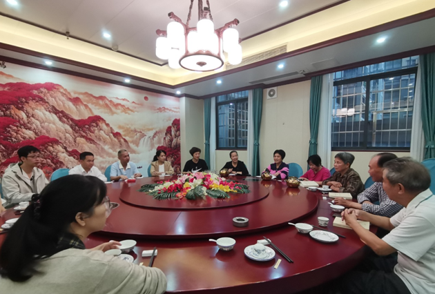 喜迎重阳佳节 共话工会发展　龙圩区总工会召开重阳节茶话会