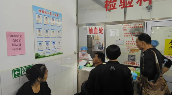 龙圩区总工会为困难职工、农民工等群体人员开展免费体检活动