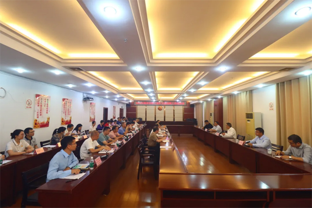 自治区总工会领导在梧州召开职工医疗互助保障工作座谈会并作专题辅导