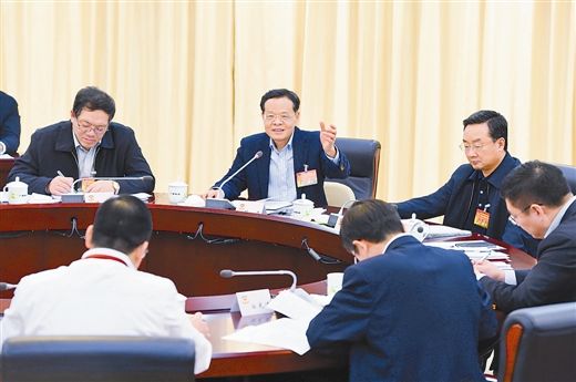 陈 武：优化服务环境 激发市场活力